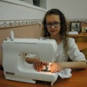 Фотография "Дочура учится шить"