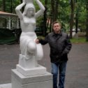Фотография ""Женщина, несущая воду". Скульптор  Герман Брахерт. Лиственничный парк. Светлогорск. Сентябрь 2021."