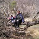 Фотография "03.04.2005 г. Весна в крымском лесу - чудо! :) Поход к водопадам. Я справа. Рядом друг - Игнат. Почему-то спорим о политике. :)))"