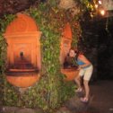 Фотография "хороших девочек в подземельях Венгрии ждет фонтанчик с вином, пей сколько сможешь:)"