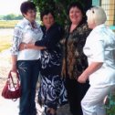 Фотография "Мама (первая слева) на встрече выпускников. 2009г."