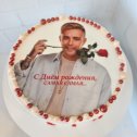 Фотография "Молочная девочка с клубникой 🥰🎂🥳, торт оформлен белковым кремом 🥰, сахарная картинка "