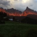 Фотография "Südtirol - 17.07.2014 Latemar bei Sonnenuntergang.
Италия. Горы Латемар. При заходе солнца."