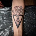 Фотография "https://www.instagram.com/p/BfyKEPOnohC/?igref=okru
Дерево
#orest_tattoo #tattoo_lviv #tattoo #трикутник #татуювання #tattoolviv  #дерево #tree  #treetattoo #татульвів"