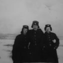 Фотография "Женя(фамилию не помню),Саня Труднев(осенью 84 посадили за неуставные) и Я."