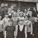 Фотография "1972 год. Я учусь в Ачинском техникуме сов. торговли. Я в верхнем ряду в середине."
