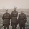 Фотография "Отважные защитники Родины от фашизма и национализма.Три Защитника-богатыря Родины от фашизма!
  В том числе от украинских - бандеровцев, В центре Курочкин Василий Иванович.Только что освобожденное Закарпатье Украины, вошедшее в состав СССР (конец 1944г.). Недавно назначенные фронтовые офицеры.в Жабьевскиий райвоенкомат Р.К.К.А.  Курочкин В,И.  - бывший командир минометной роты 326 Рославльской стрелковой дивизии. Был н аправлен - и.о. нач. 4 части райвоенкомата.Задача - Подготовка молодых гуцулов-призывников для службы в Р.К.К.А.и быть советскими людьми.в дружбе!  Слева - лейтенант Нагорный, был убит бандеровцами 23 ноября 1944 г. Справа - лейтенант Горчаков, после ВОВ жил в г. Владимире."