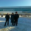 Фотография "Я с родителями,возле ту-134 совершившего аварийную посадку в прошлом году."