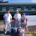 Фотография "Июнь 2008 Абакан жд вокзал Два Геннадия и Сергей"