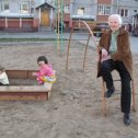 Фотография "Бабуля Миля и в песочнице правнучки Уля и Алиса(дочь Жени Никитина, внучка Тани)"
