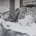 Фотография "Илюша (2,5 года) со средней сестрёнкой Любушкой - Голубушкой (6 мес.), п. Фирюза, Туркмения, 1974 год."