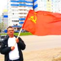 Фотография "Ходил со знаменем Победы по городу и видел, что большинству людей этот праздник ничего не значит, Путин омрачил этот день 9 мая."