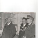 Фотография "Первый в истории 681 ИАП  (с 1952 года!)  начальник штаба  БОЛДЫРЕВ А.А. полсетил свой полк в 1980 году(в плаще)"