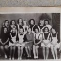 Фотография "10 б девушки 1974г. с первым  замечательным учителем  А.А. Масловой."