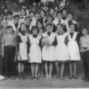 Фотография "Новочеремшанская средняя школа, 8д класс, 1966год. Классный руководитель - Мынина Зинаида Александровна."