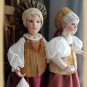 Фотография "Жонка и девка в праздничных костюмах Летнего берега Белого моря.
Все наряды сделаны вручную из шелка, старинной парчи, жемчугов, янтарей, с сохранением старинного кроя и техники вышивки. Искусная работа"