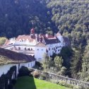 Фотография "Австрия. Замок Херберштайн. Замок, в котором до сих пор живут, хозяйка - графиня Херберштайн, уже 23 поколение этого древнего рода.
#австрия #ялюблюпутешествовать"
