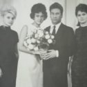Фотография "На свадьбе моей двоюродной сестры, слева моя подруга (после Пановой) Катя Махлис, справа я."