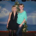 Фотография "новогодний корпаратив, бирюзовой кофточке Настена моя коллега, а я естественно в черном платье"