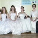 Фотография "Планировали школьный Пушкинский бал, а получилась выставка невест"