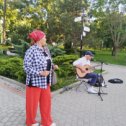 Фотография "В парке Абр.-Дюрсо .на "подтанцовке"и на"подпевках" у местного музыканта ."