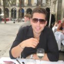 Фотография "ресторанчик в старом дворике Барселоны и много вина"