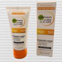 Фотография "ЦЕНА 400 РУБЛЕЙ 
Солнцезащитный крем Sun Block Moisturizing Essence SPF 50+ носит мультифункциональный характер. Он не только добросовестно защищает кожу от UVA и UVB- лучей, но и смягчает, увлажняет и тонизирует кожу, благодаря растительным экстрактам, входящие в состав крема. Крем не содержит масел и спирта, поэтому подходит для использования как основа под макияж.Основные преимущества:хорошая впитываемость,высокий уровень защиты,ухаживающий комплекс."