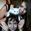 Фотография "я, сестрёнка и Снежок))"