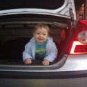 Фотография "Сынуля папе помогает в машине убирать))))"
