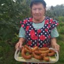 Фотография "Моя мамуля с урожаем только что закопченной домашней колбасы !!! урожай августа 2019 года !!!"