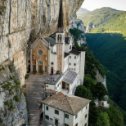 Фотография "Santuario de la Madonna della Corona, Italy 🇮🇹
▶️ Un templo increíble en las rocas.
▶️✈️We suggest you follow us and use our hashtag #playviajar your publication may be mentioned, and will be included in our gallery.❤️
🔸
🔸
🔸
🔸
Do you like this post?
🅵🅾️🅻🅻🅾️🆆 🆄🆂
.
▶️Follow us! more destinations in @playviajar
▶️¡Síguenos! más destinos en @playviajar
▶️▶️▶️▶️▶️▶️▶️▶️▶️▶️▶️▶️▶️▶️▶️▶️▶️▶️
#santuario #rocas #montaña #piedra #iglesia #romanico #naturaleza #rural #mar #montserrat #stone #church #spain #nature #mountain #romanesque #photography #barcelona #españa #architecture #arquitectura #naturephotography #landscape #mountains #rocks #catalunya"