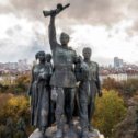 Фотография "В Софии сносят памятник Советскому солдату!"