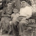 Фотография "Брат моей бабушки, Павел с женой и дочерью, Майей."