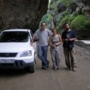 Фотография "Наша команда в Кабардино-Балкарии - Honda CRV, Ден, я и Миха. Дорога на Чегемские водопады. 11 августа 2008"