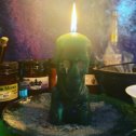 Фотография "A prosperity light setting for one of my patrons, to assist him to think outside of the box, recognize and grab hold of new opportunities. #ConjureWork #magickspells #Hoodoo #skulls #occult #witchcraft #sorcery #moneymagick #spells #castingspells"