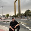 Фотография "2024
Дубай. Эмираты. 🇦🇪 
Рамка Дубай (Dubai Frame) расположенная в парке Zabeel.
Проект стал весьма символичным и олицетворяет окно на условной границе между старым и новым Дубаем. "