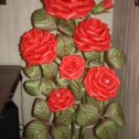 Фотография "Торшер " Куст роз", состоит из 6-и цветочков и 1 бутон, в 5-и розах проведено электричество.. Высота 1.66, диаметры роз 50 см,35,35,30,25,22."