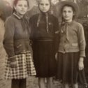 Фотография "Киевская обл.ст.Боярка,детский санаторий,1953 год.Справа я_ Бойчук Елена,мне 13 лет,подруга Палюх Люба слева."