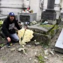 Фотография "Пересадка в Париже обернулась реализацией ещё одной мечты-посещением могилы Джима, 17 лет ждал этого момента..."