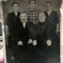 Фотография "Мой дед Руденко Алексей Калинович, его брат Кузьма Калинович,по  середине их сестра Барбул Анастасия и жены."