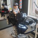 Фотография "Как же он был расстроен, что не получиться на ней прокатиться 😔 #lexus @barbershop.nv #нижневартовск #сын"