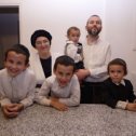 Фотография "Я с мужем и наши дети: Моше-Менахем, Хананель, Исраэль-Нехемья и Йосеф-Шалом"