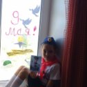 Фотография "Моя любимая внучка Альбишка, красавица, участвует в конкурсе,,Окна ко Дню Победы,,"
