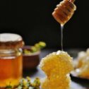 Фотография "Друзья накачали свежий вкусный мёд! Кому нужны витамины на весь год звоните привезу 89202964688"