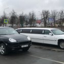 Фотография "Линкольн(Lincoln Town Car)-это лимузин на все случаи жизни. Необычайно стильный, белоснежный, с эксклюзивным дизайном и меняющейся подсветкой салона – такой автомобиль берут в аренду для проведения свадеб, девичников/мальчишников, романтических свиданий и"