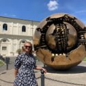 Фотография "А это уже современое искусство Золотой шар в Ватикане – знаменитая работа итальянского скульптора Арнольдо Помодоро."