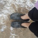 Фотография "04.11.19г.падает первый снег! !!я помчалась в магазин в новых галошах. ..я всегда так хожу галоши на голую ногу. ..и летом, и зимой. ..и в +40, ив-20 градусов. .."