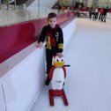 Фотография "Миша впервые катается на коньках"