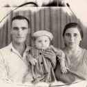 Фотография "Семья Алёхиных, г. Моздок, июль 1949 г. Мне 10 месяцев."