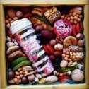 Фотография "Коробочка с орехами, сухофруктами, козинаками, халвой и чурчхелой. Термо-стакан, чай и мед.

Продан "
